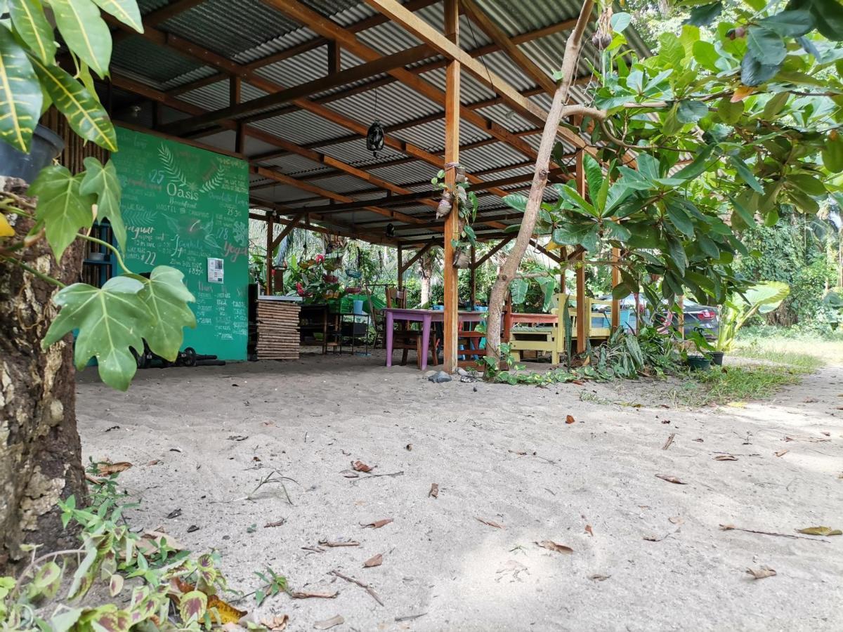 Oasis Beachfront Hostel Puerto Limon Kültér fotó