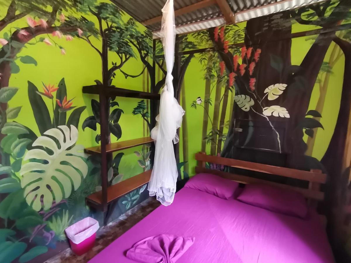 Oasis Beachfront Hostel Puerto Limon Kültér fotó