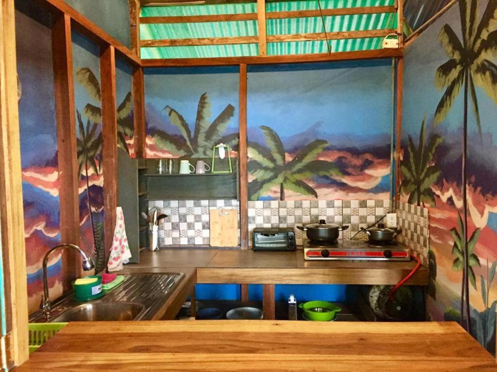 Oasis Beachfront Hostel Puerto Limon Kültér fotó