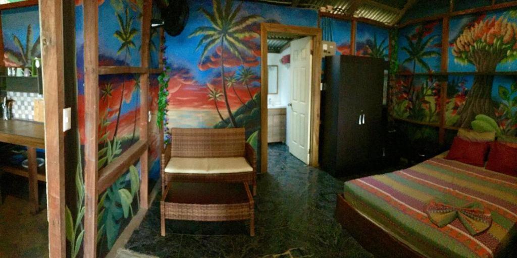 Oasis Beachfront Hostel Puerto Limon Kültér fotó